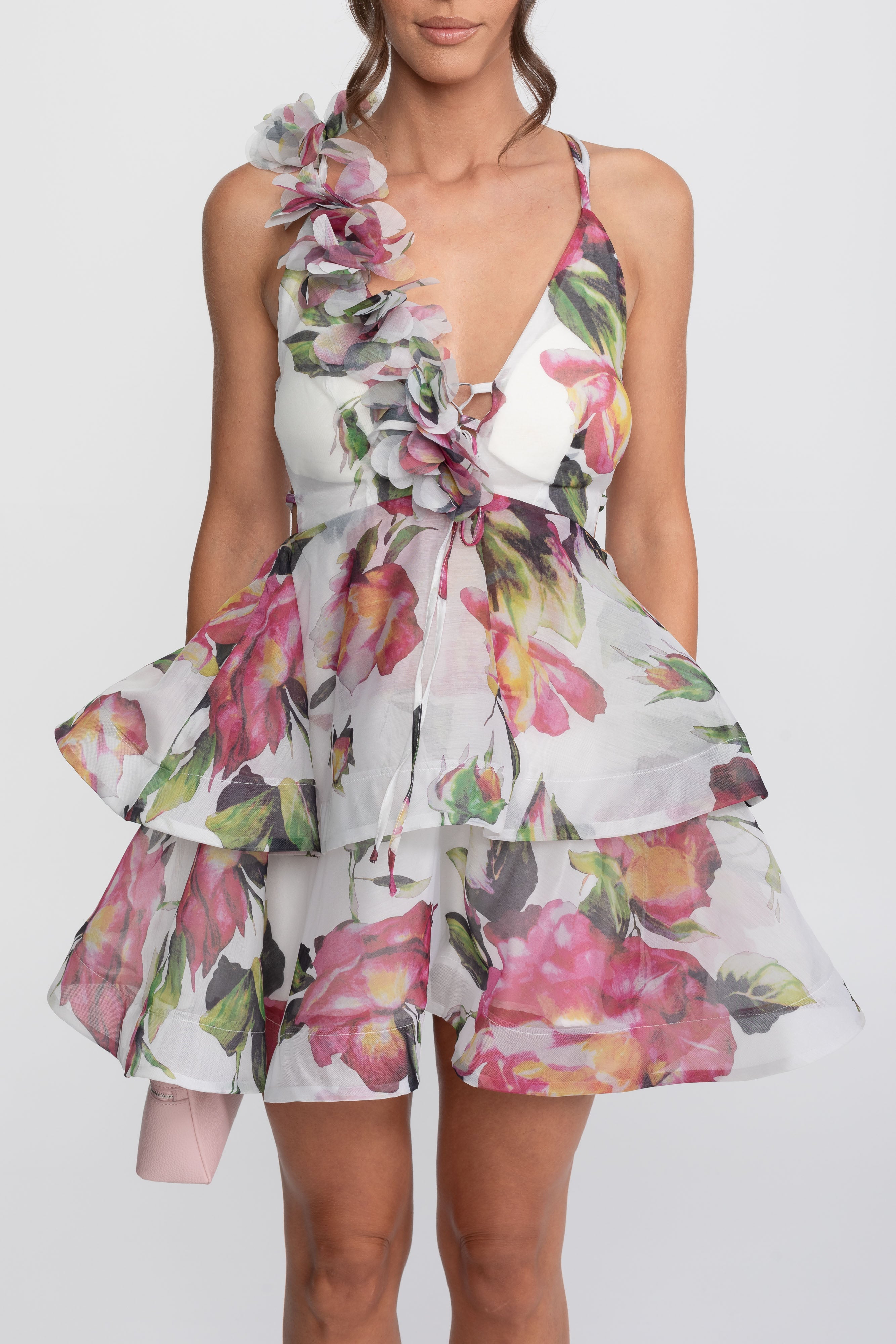 Robe mini à imprimé floral à étages avec bretelle à volant - Blanc 