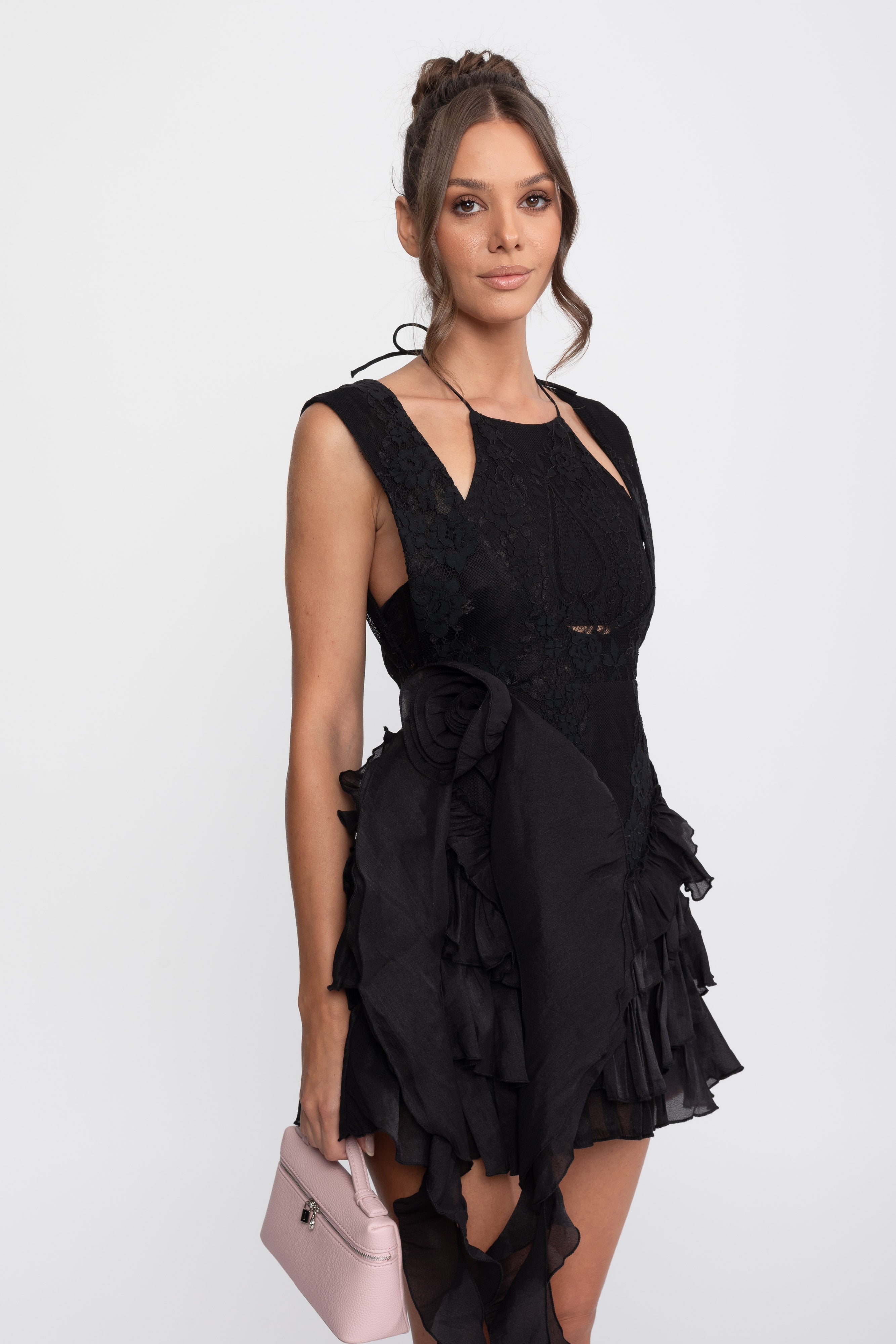 Robe mini en dentelle à col halter avec rosette et jupe à volants - Noir 