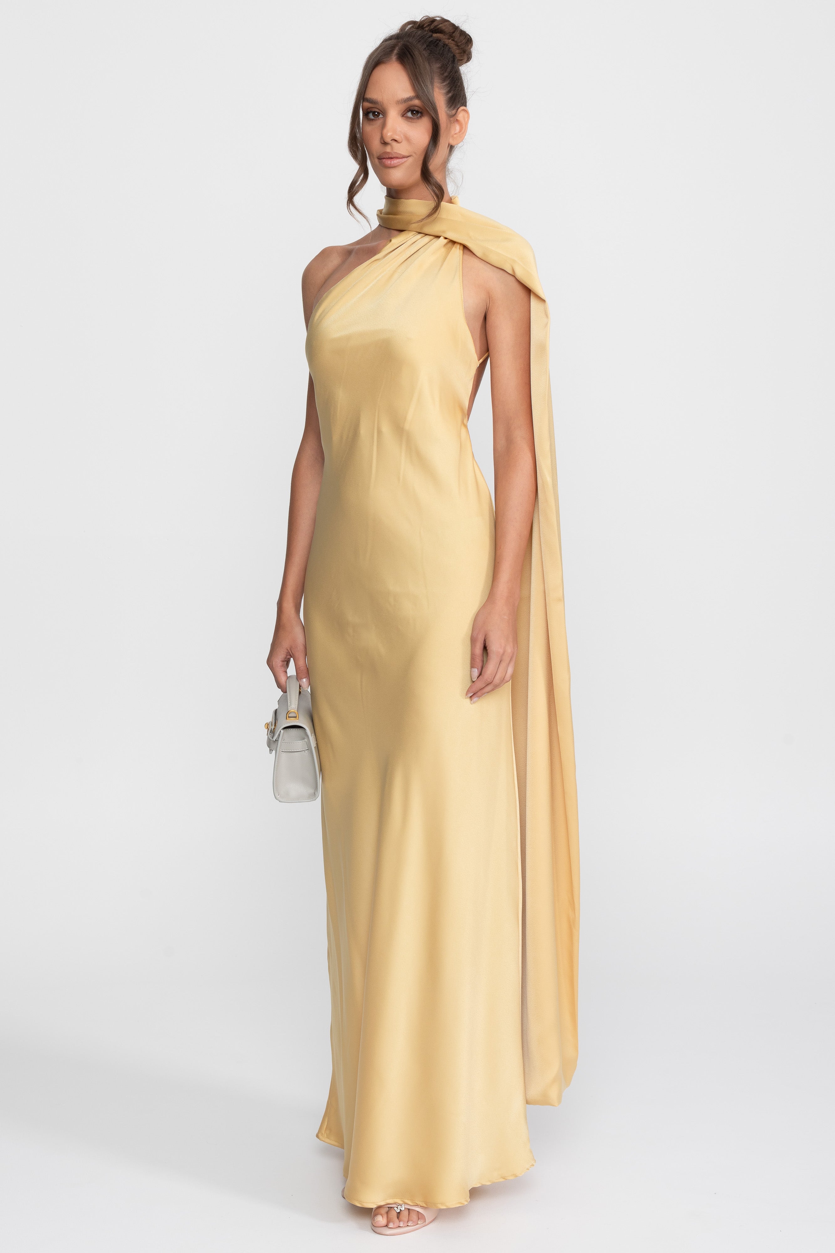 Robe nuisette en satin à col licou torsadé avec encolure asymétrique - Jaune 