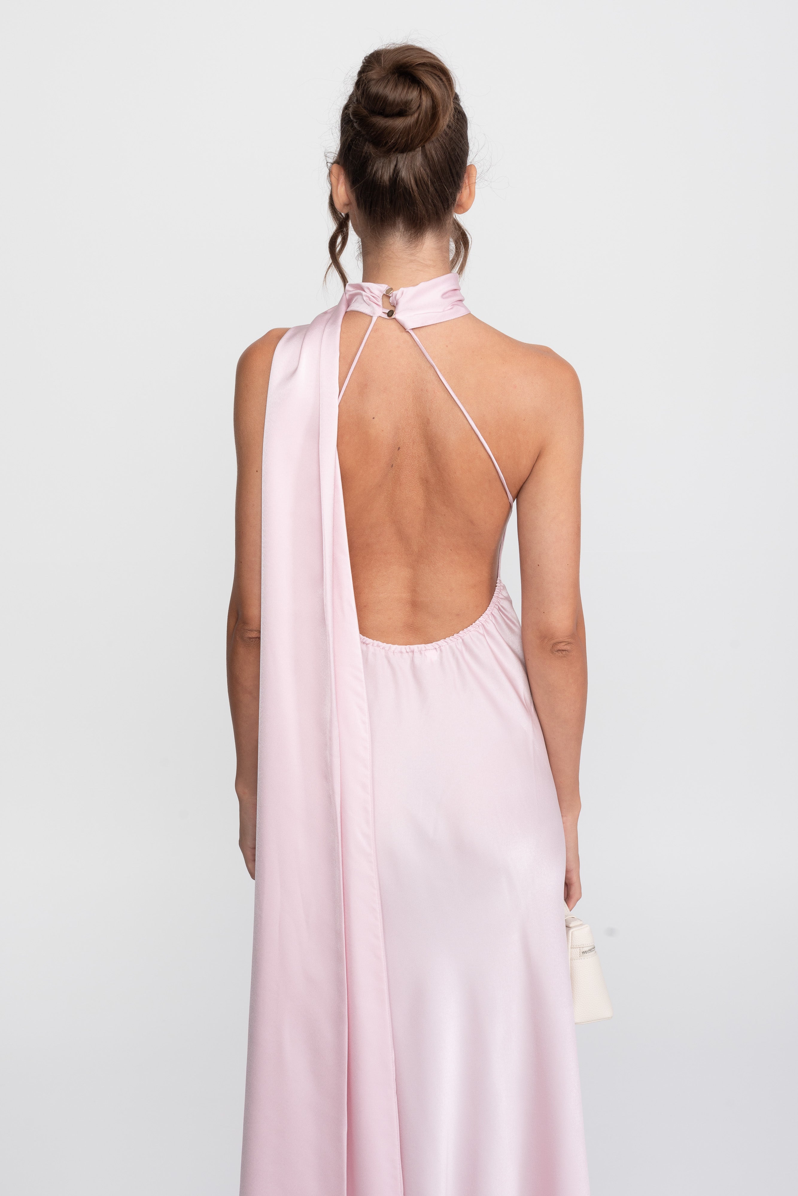 Robe slip en satin à col halter twist avec encolure asymétrique - Rose 