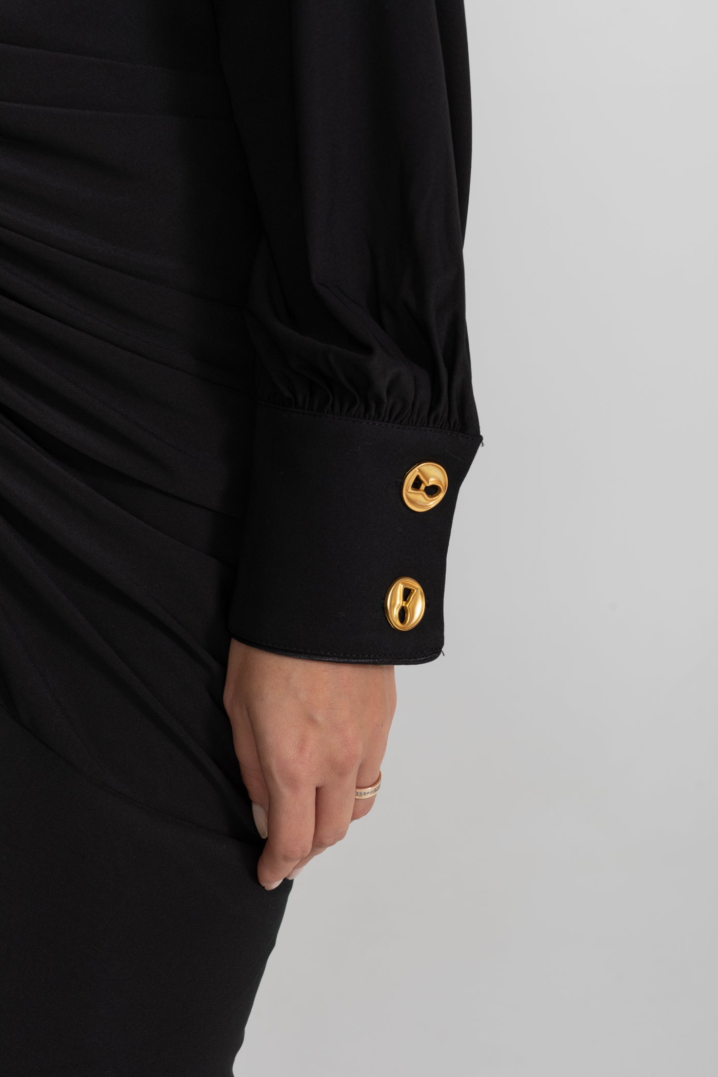 Robe longue drapée avec boutons dorés décoratifs - Noir 