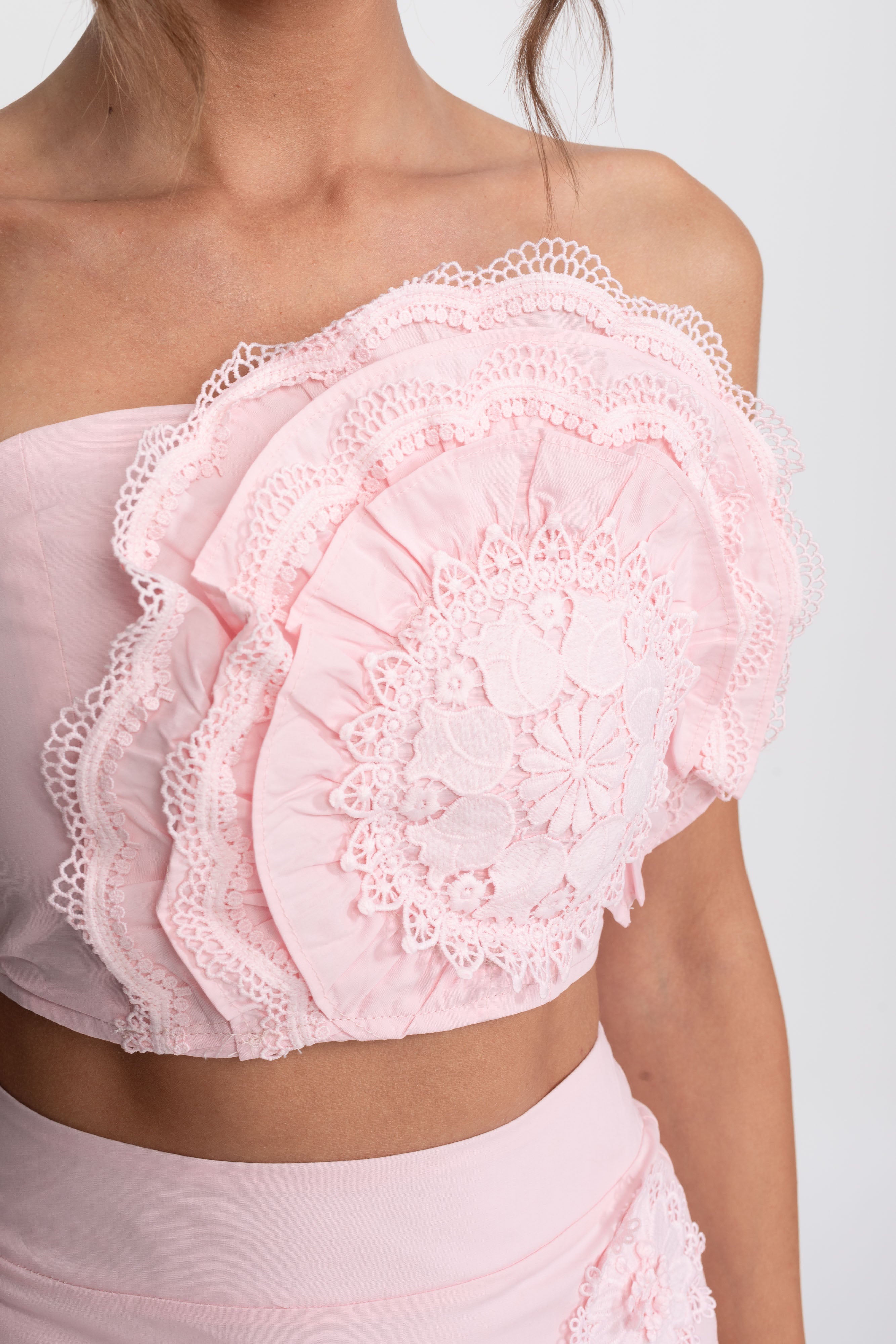 Ensemble deux pièces en crochet avec médaillon et jupe longue à volants - Rose 