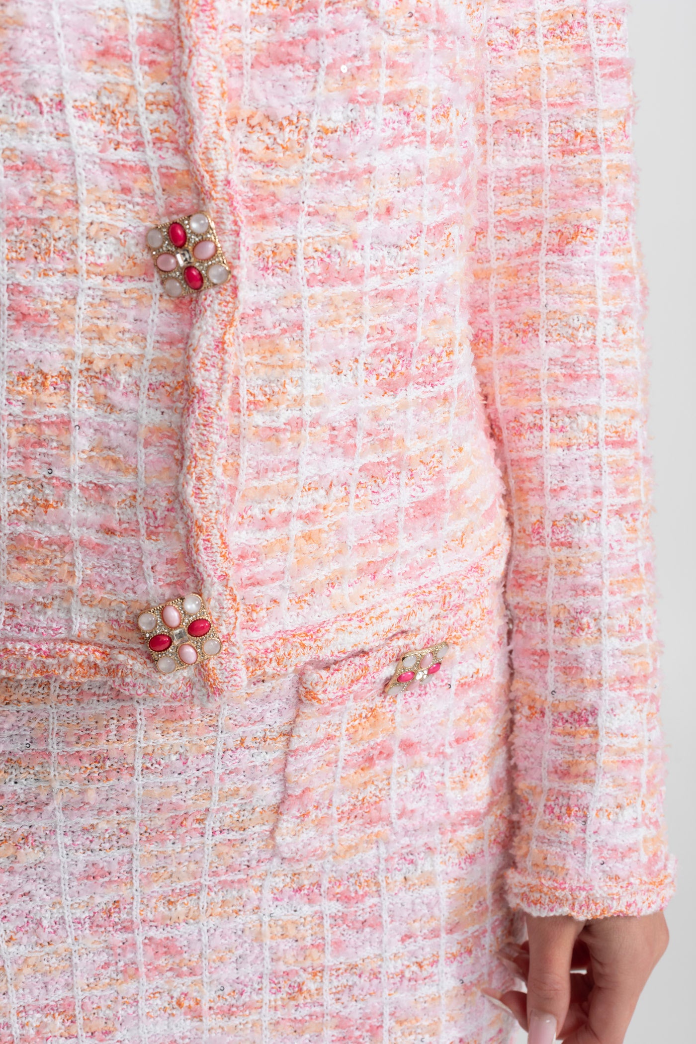 Ensemble coordonné en tweed avec boutons ornés – Rose blush 