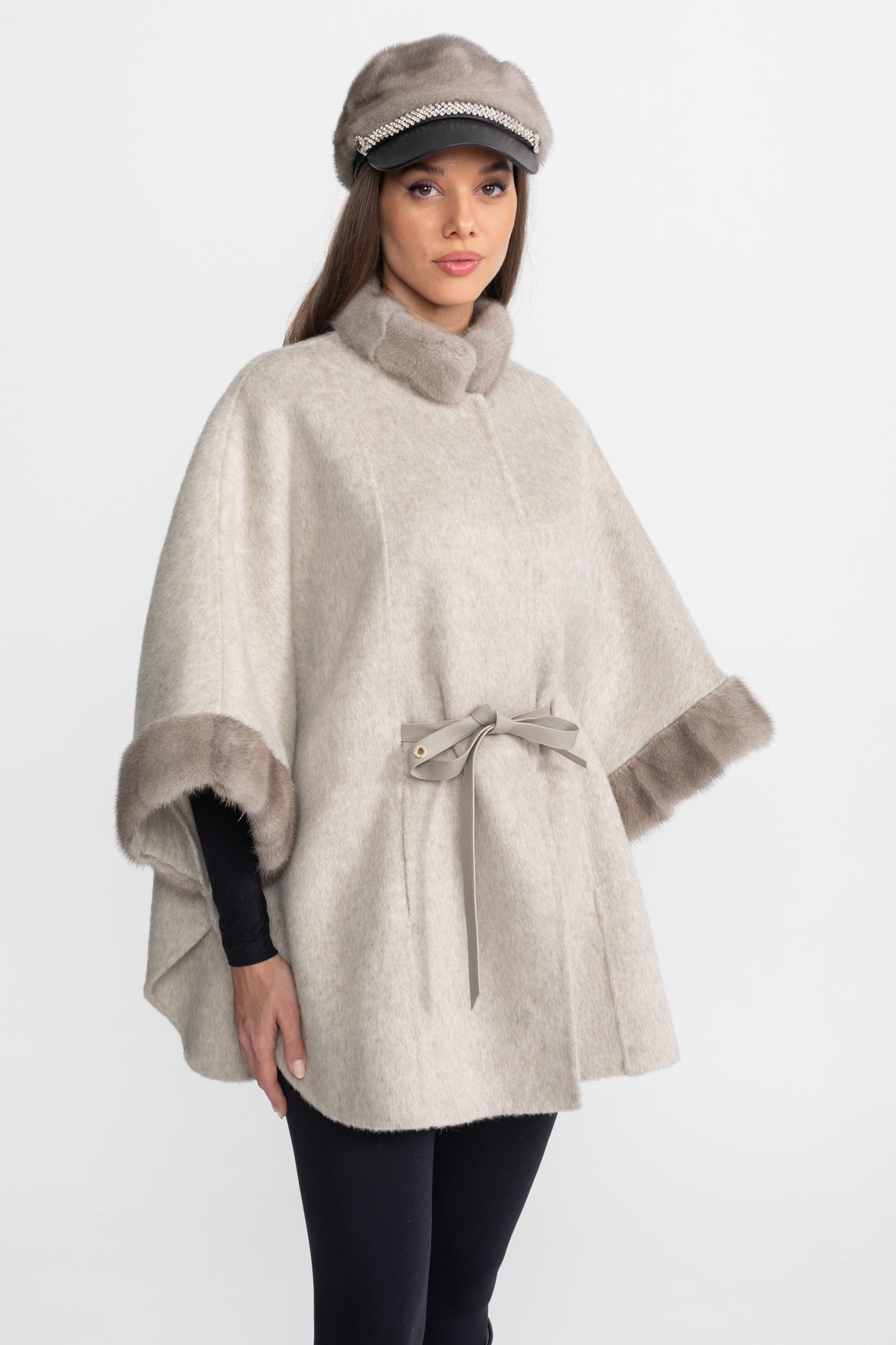 Manteau cape en mélange de laine avec garniture en fourrure de zibeline – Gris clair 