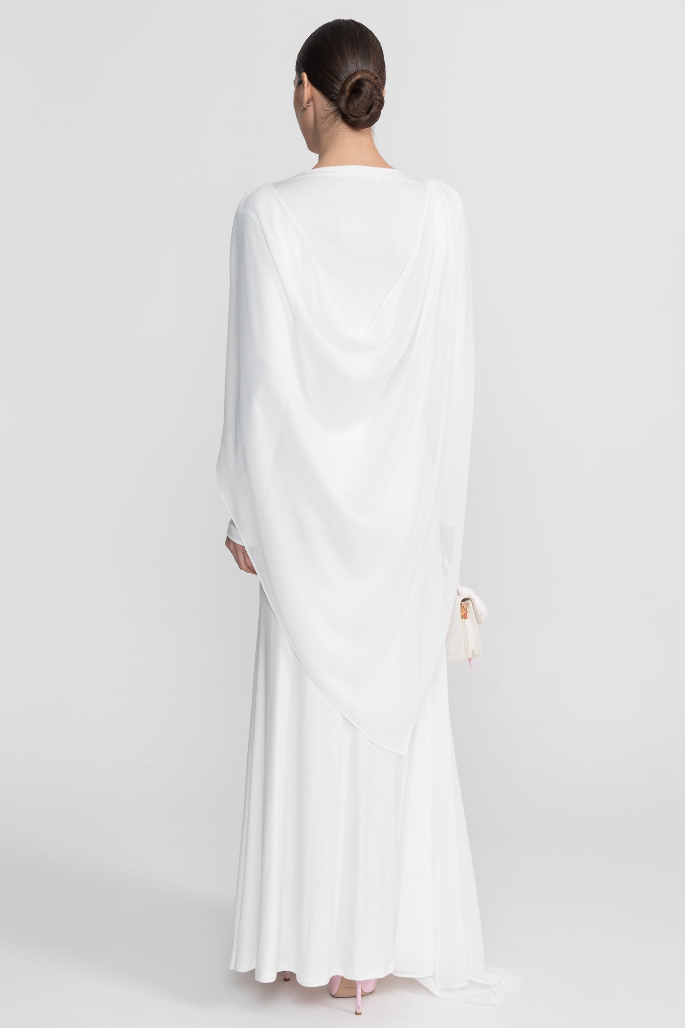 Robe longue drapée à manches longues avec cape superposée et détail noué à l'avant - Blanc 