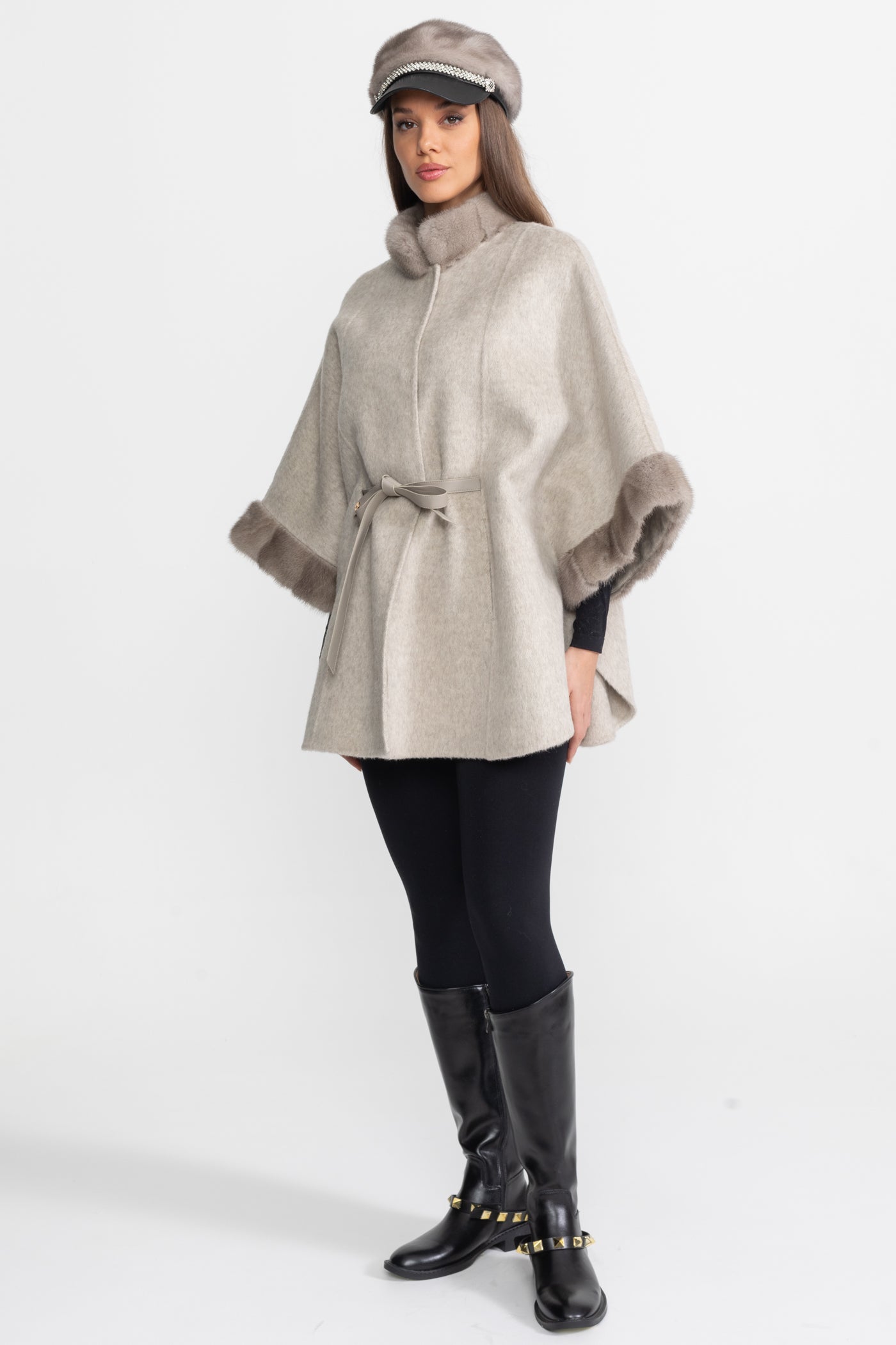 Manteau cape en mélange de laine avec garniture en fourrure de zibeline – Gris clair 