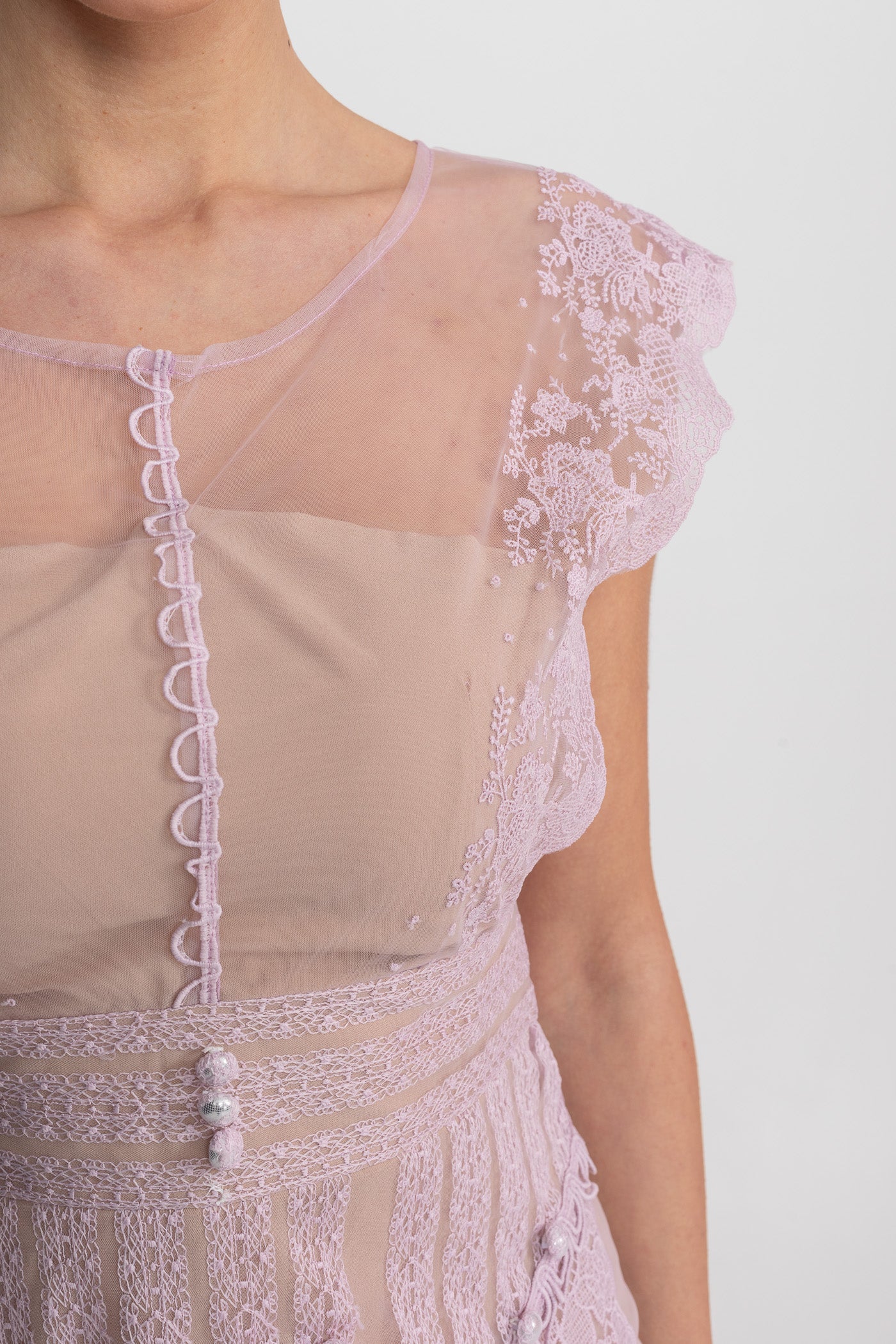 Robe Mini à Manches Courtes avec Empiècement Transparent et Détail Boutons Perle - Lilas 