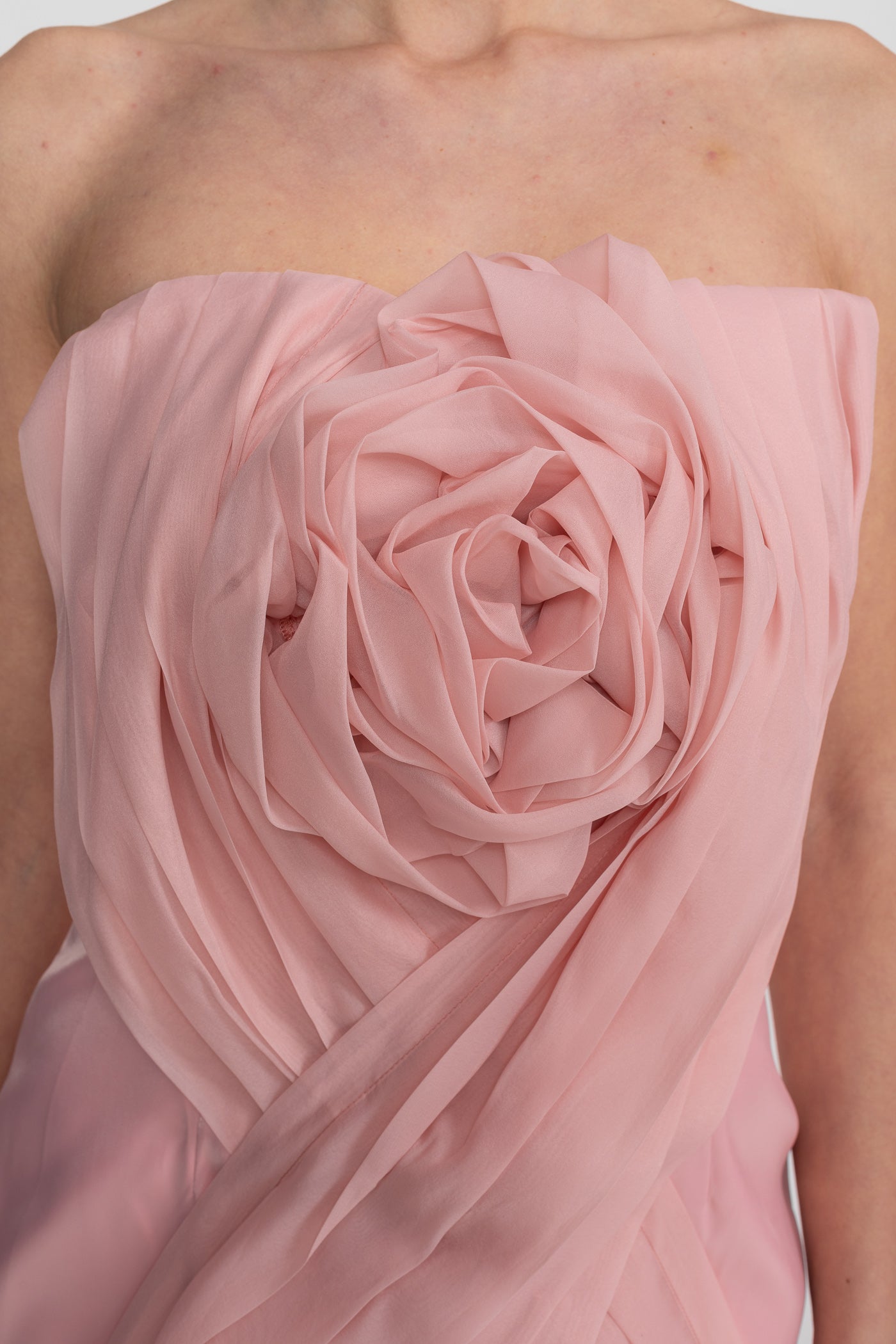 Robe Mini Bustier avec Corsage Drapé et Appliqués de Roses 3D - Blush Pink 
