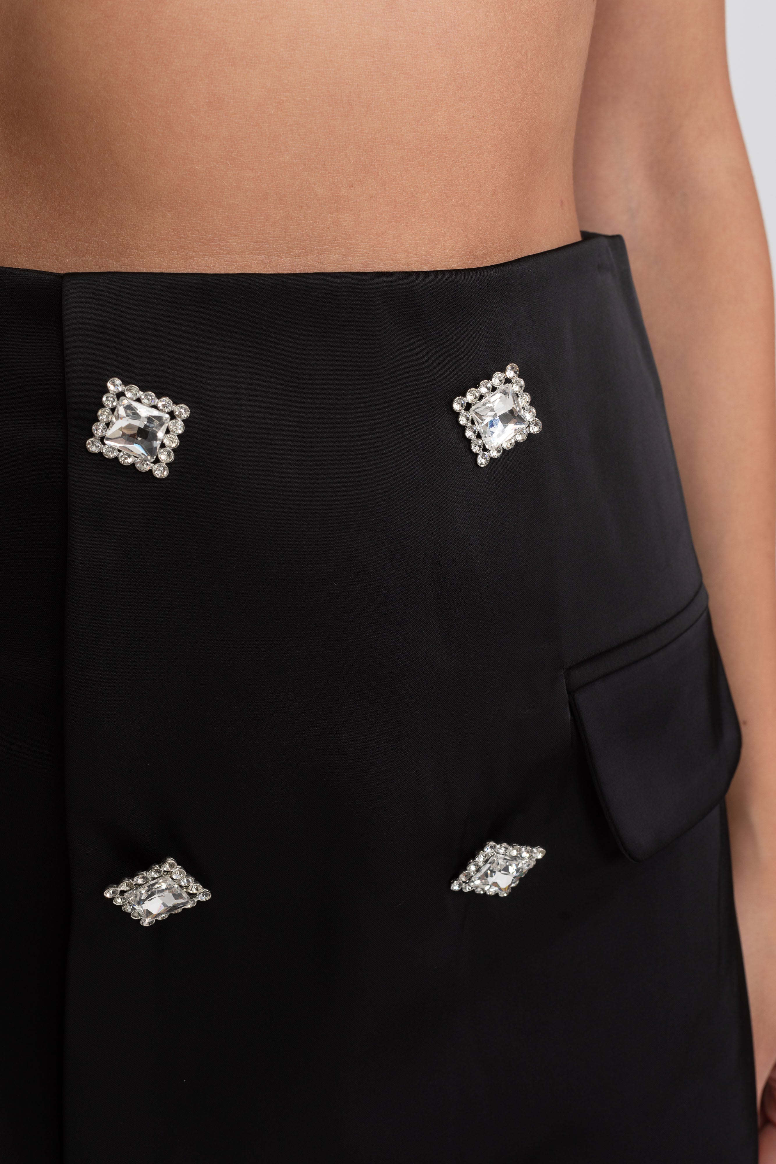Chemise à col cristal et ensemble coordonné jupe contrastante - Blanc / Noir 