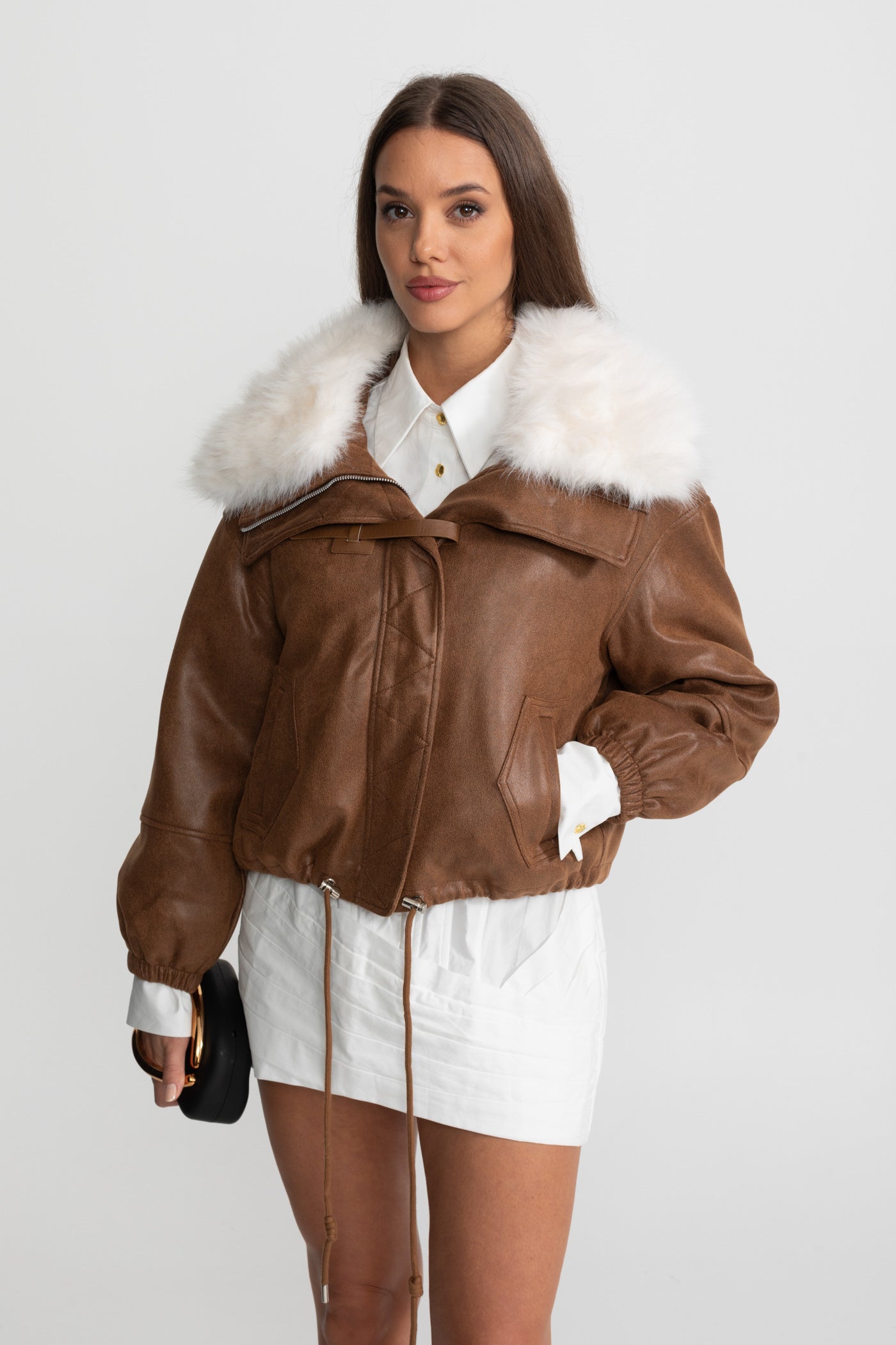 Veste courte en daim avec col en fausse fourrure – Marron 
