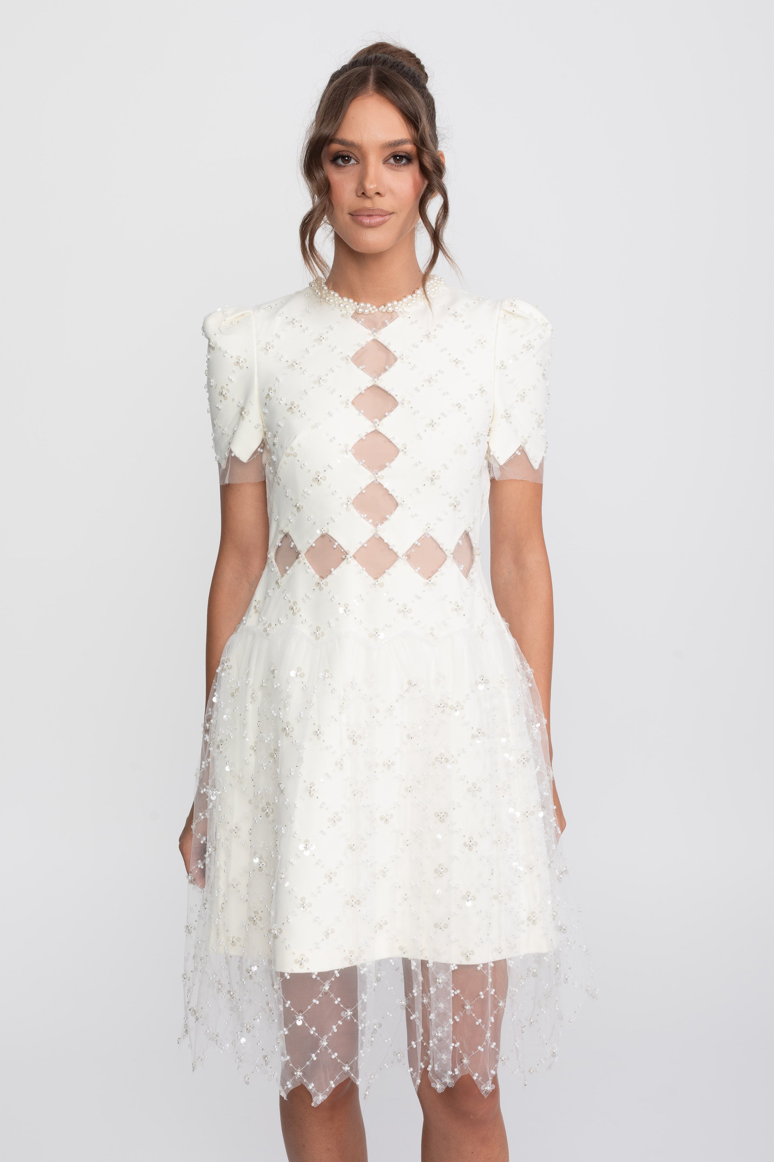 Robe perlée à découpes en diamant avec bordure en perles - Blanc 