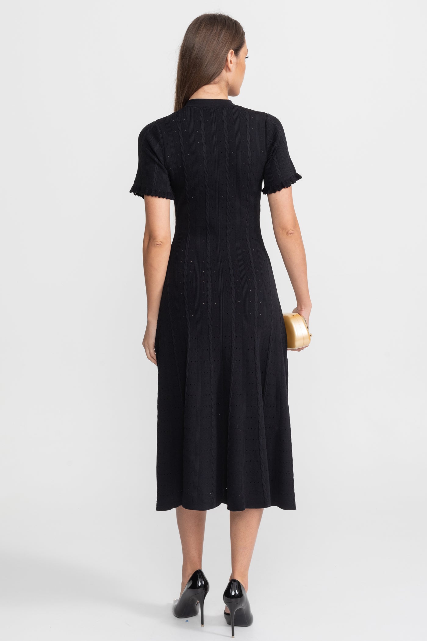 Robe midi en maille boutonnée à l'avant avec manches festonnées – Noir 