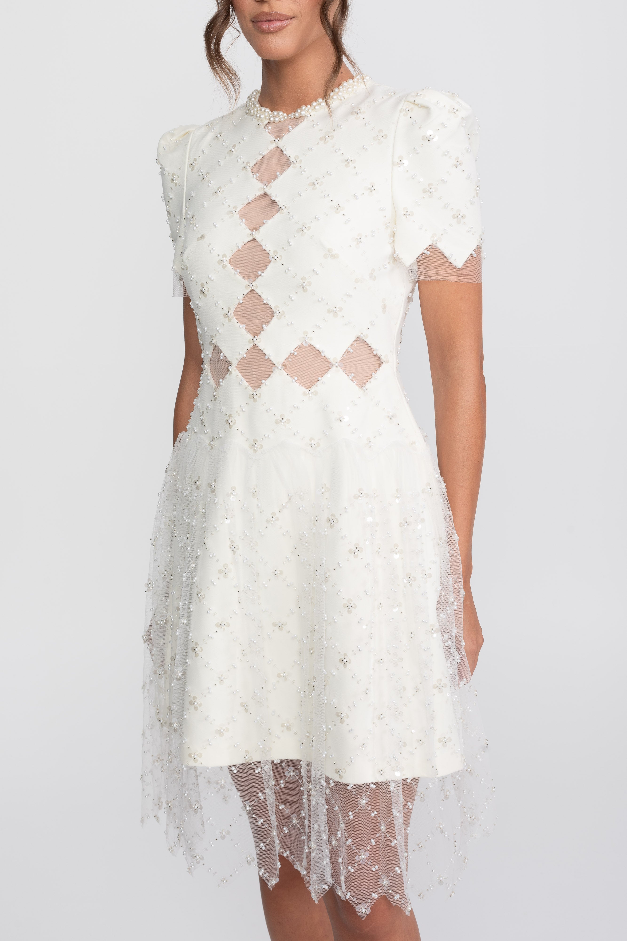 Robe perlée à découpes en diamant avec bordure en perles - Blanc 