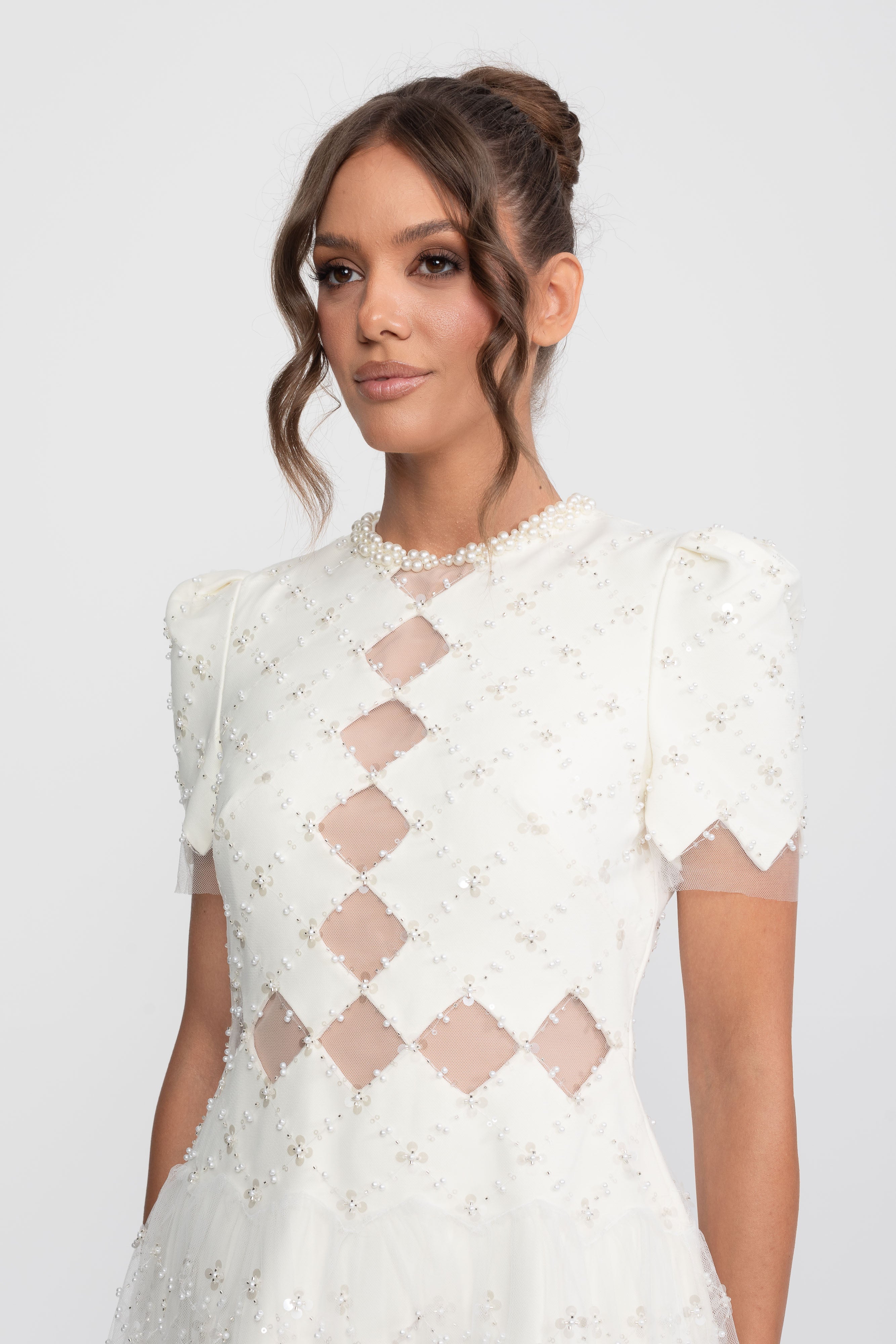 Robe perlée à découpes en diamant avec bordure en perles - Blanc 