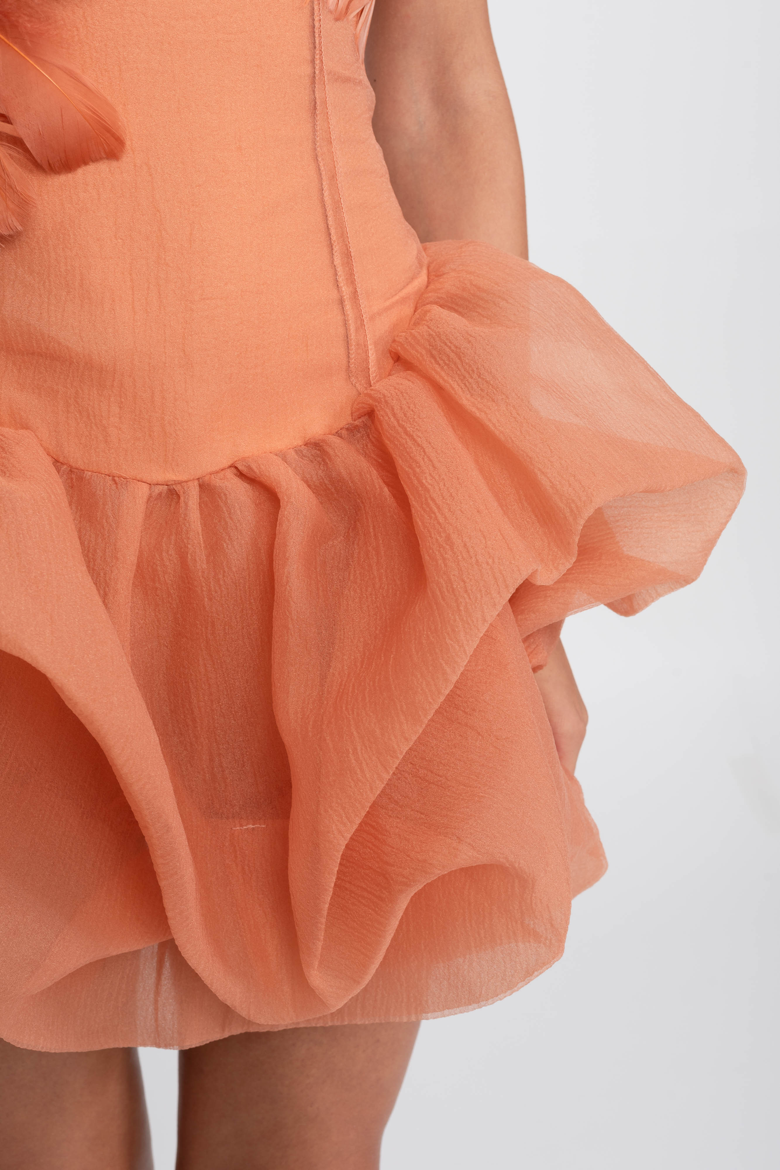 Mini-robe péplum avec appliqué plumes 3D et perles de cristal - Orange 