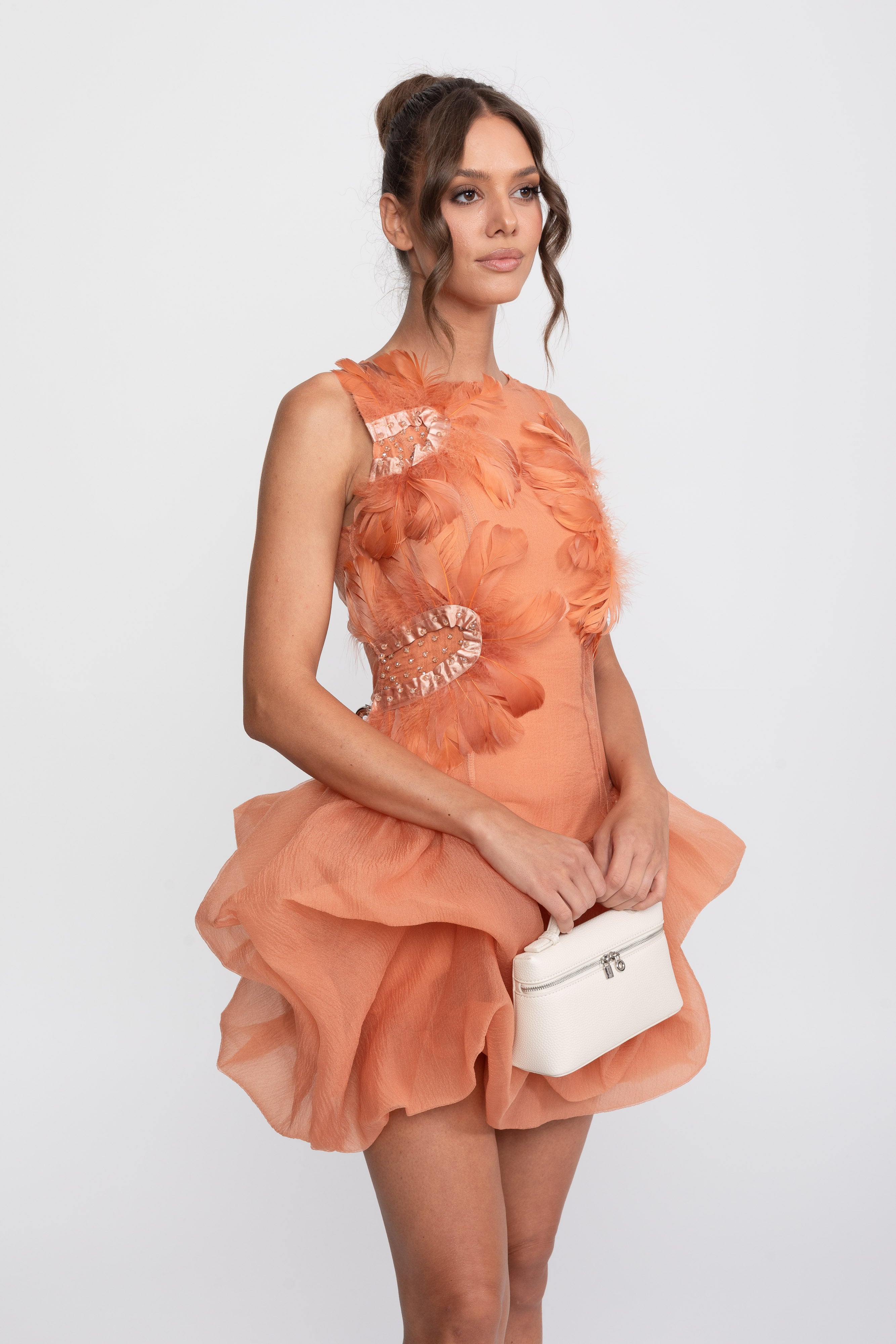 Mini-robe péplum avec appliqué plumes 3D et perles de cristal - Orange 