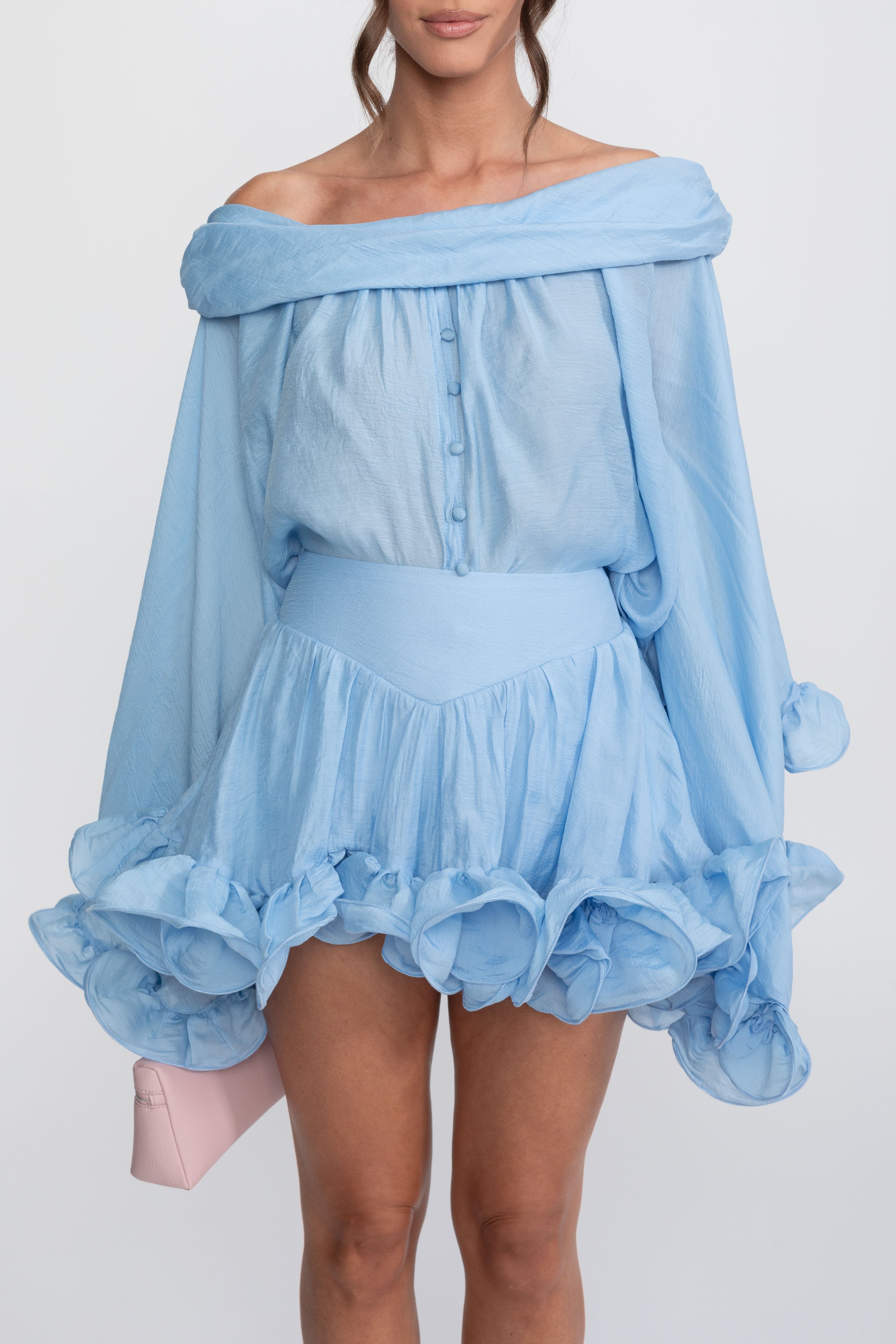 Mini-robe à épaules dénudées avec ourlet à volants et manches longues - Light Blue 