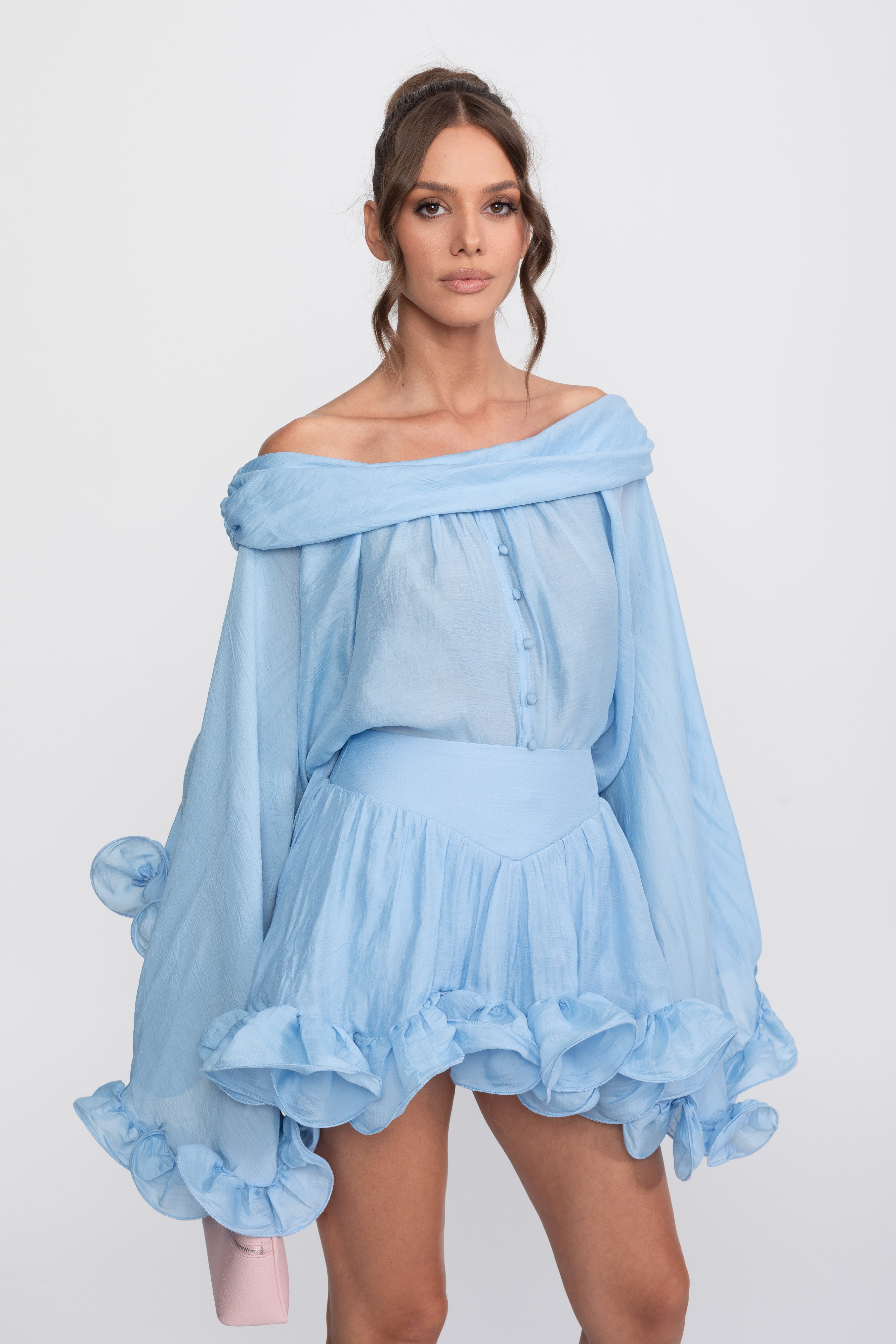 Mini-robe à épaules dénudées avec ourlet à volants et manches longues - Light Blue 
