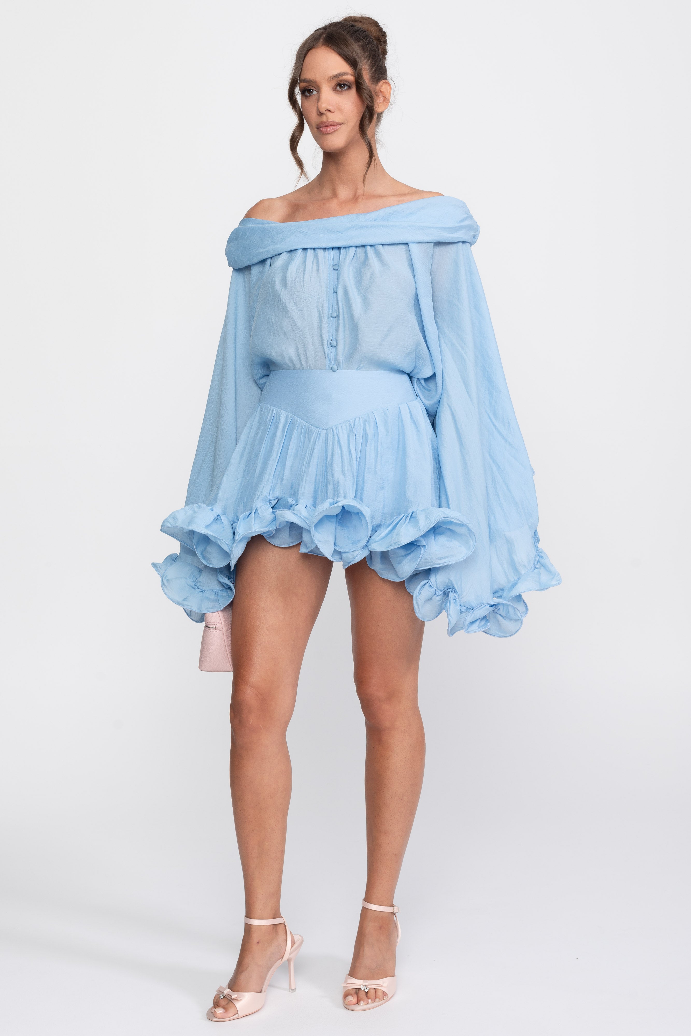 Mini-robe à épaules dénudées avec ourlet à volants et manches longues - Light Blue 