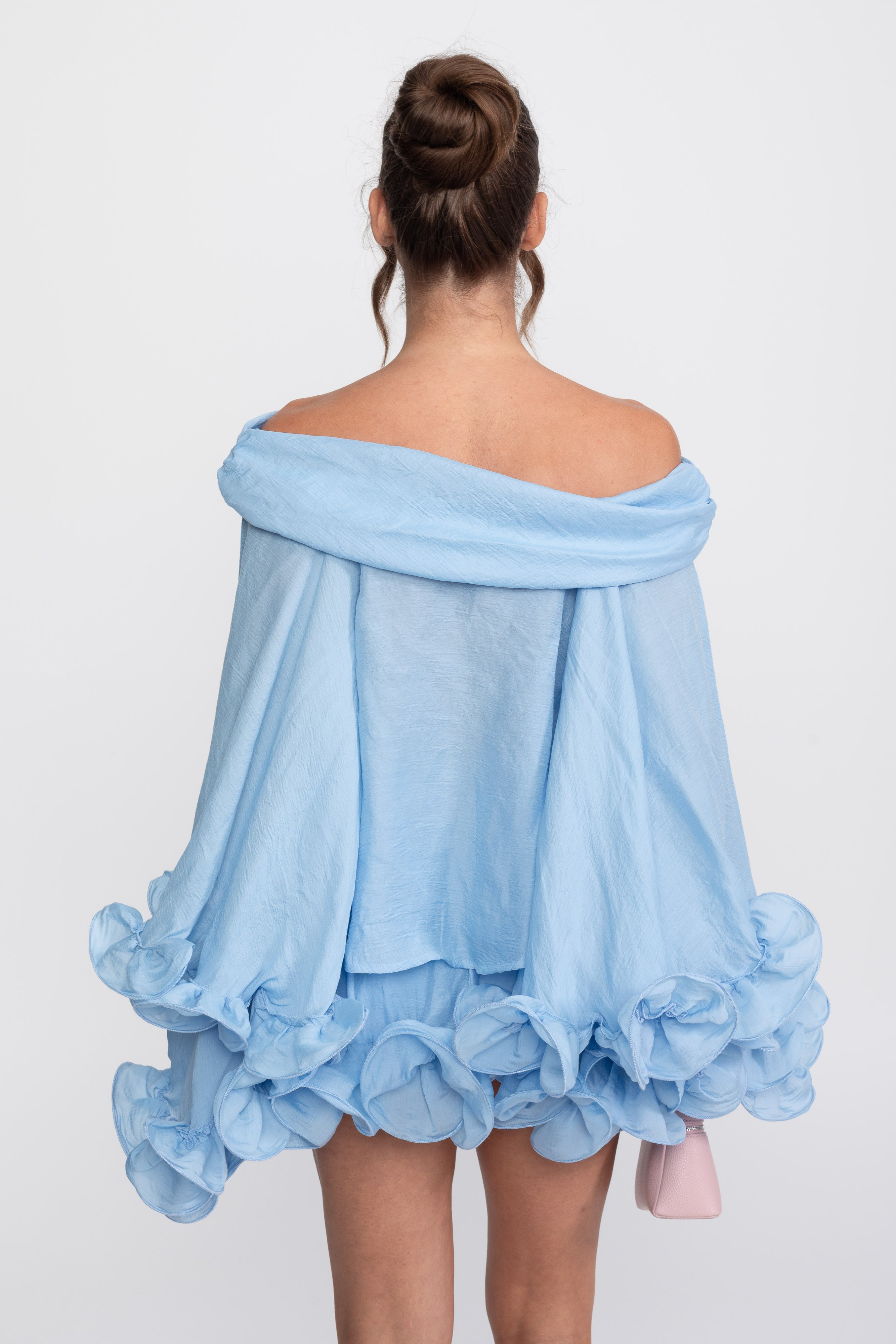 Mini-robe à épaules dénudées avec ourlet à volants et manches longues - Light Blue 