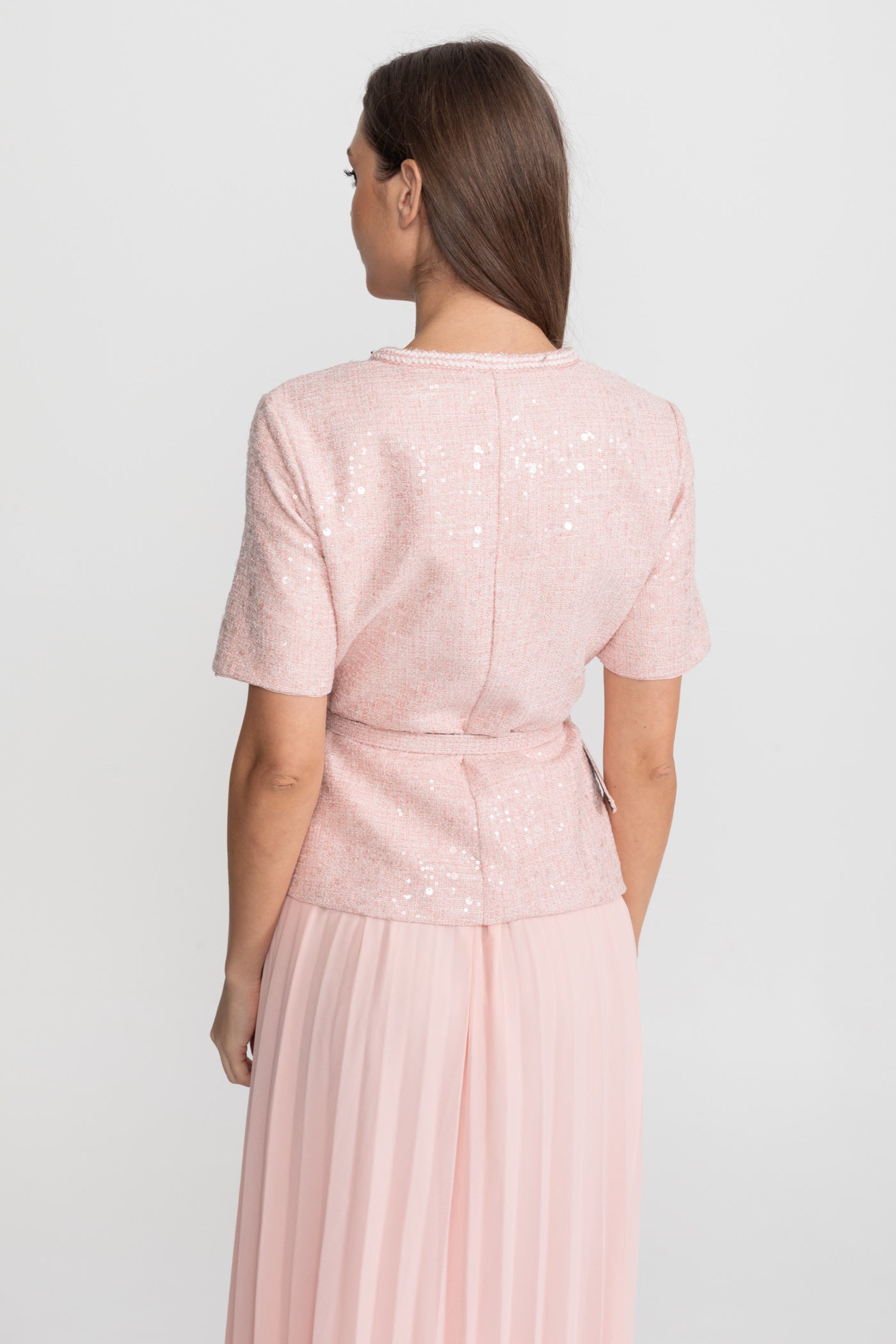 Robe midi en tweed ornée avec jupe plissée en chiffon – Blush Pink 