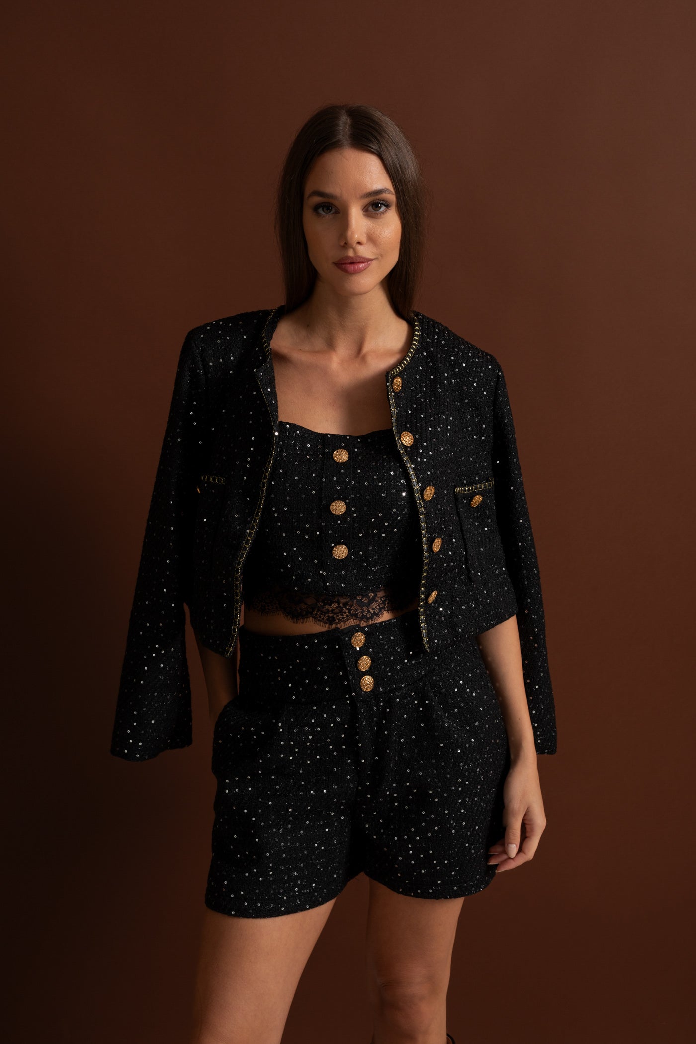 Ensemble Coordonné 3 Pièces Orné avec Veste Courte, Top à Bordure en Dentelle et Short Taille Haute – Noir 