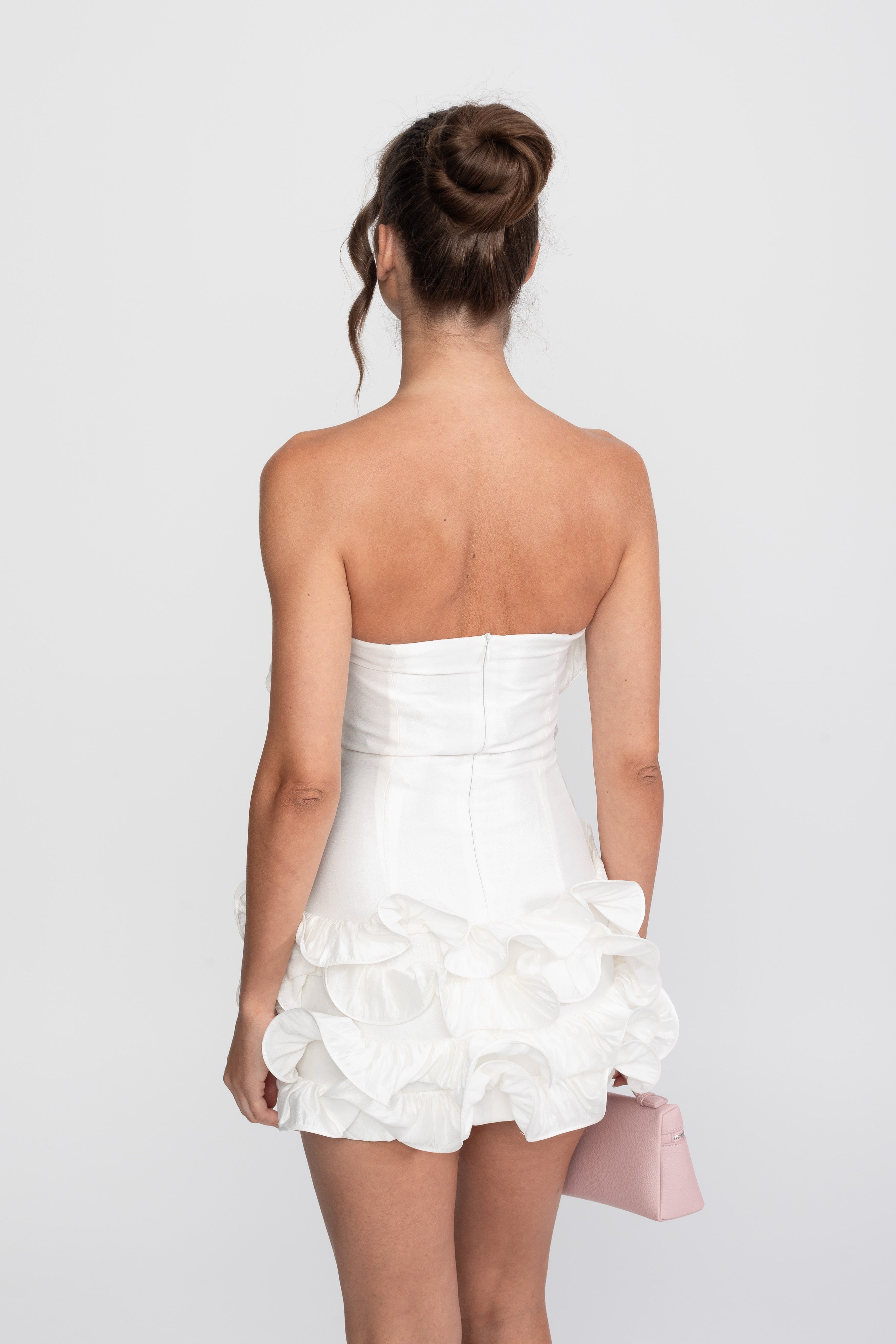 Mini-robe bustier à volants avec décolleté en cœur - Blanc 