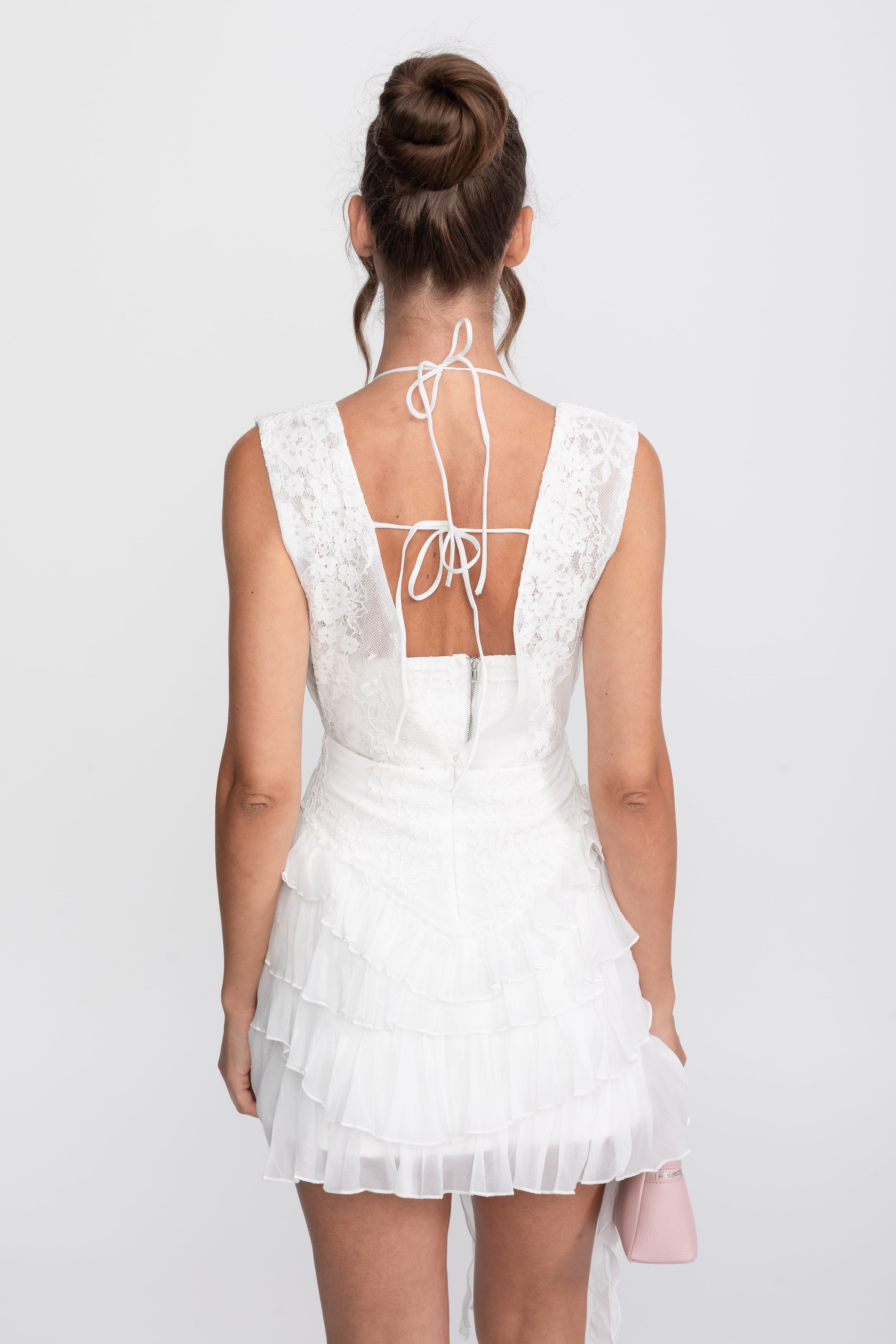 Mini-robe à col halter en dentelle avec rosette et jupe à volants - White 
