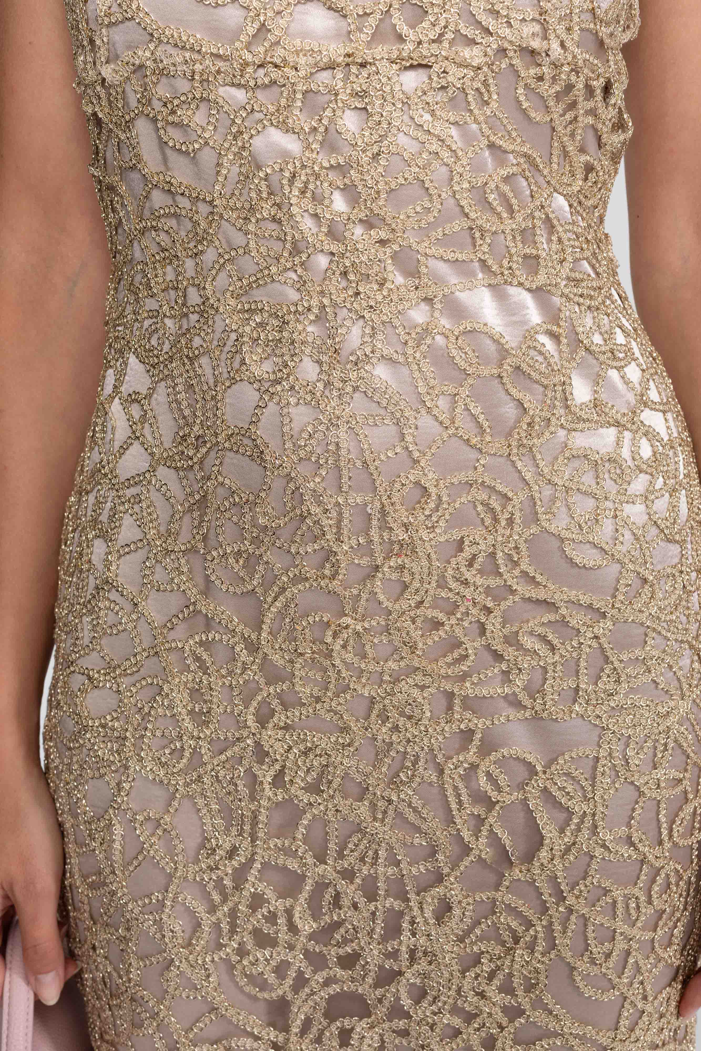 Robe fourreau en dentelle métallisée avec encolure carrée - Or 