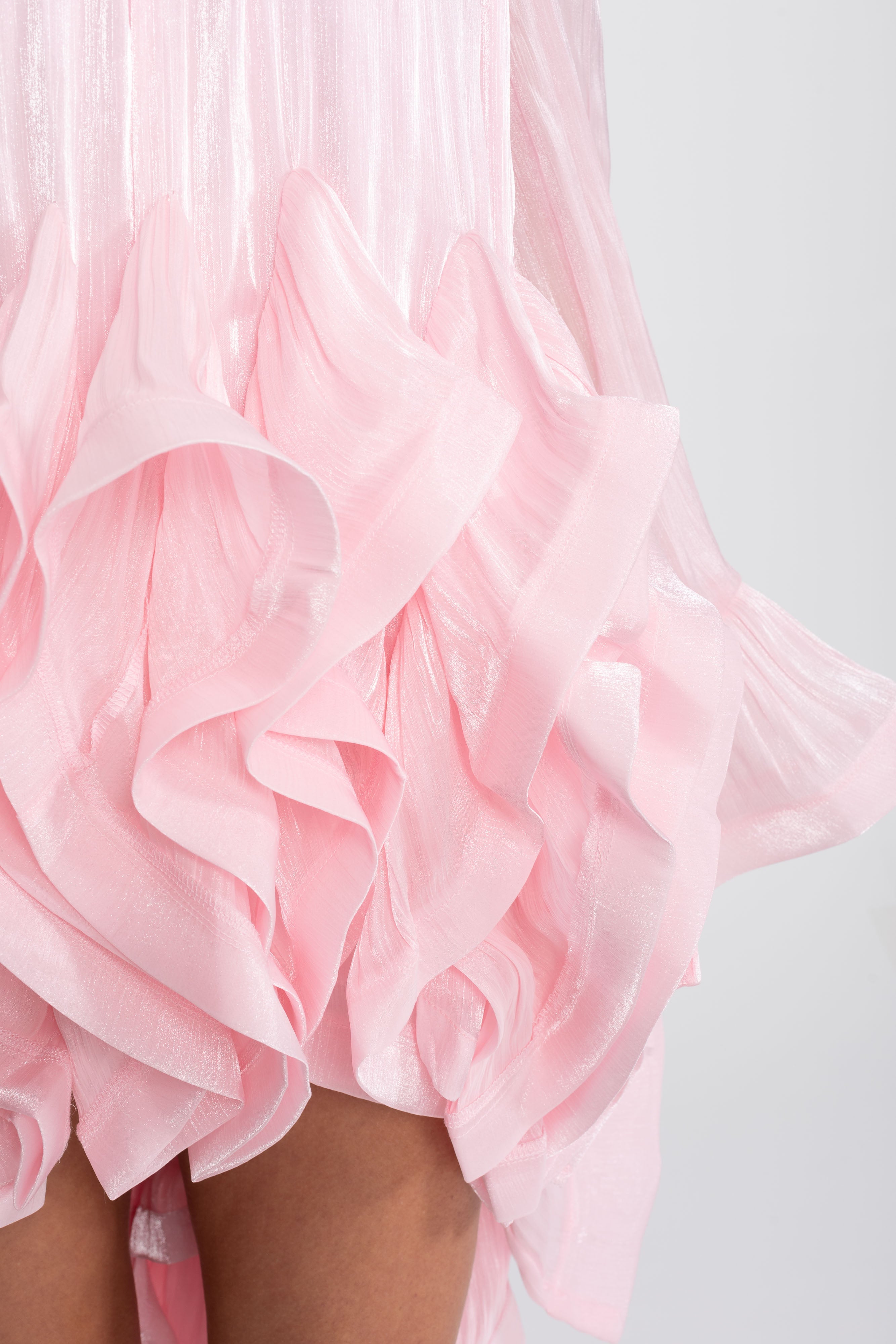 Mini-robe asymétrique à ourlet volanté avec finition satinée - Pink 