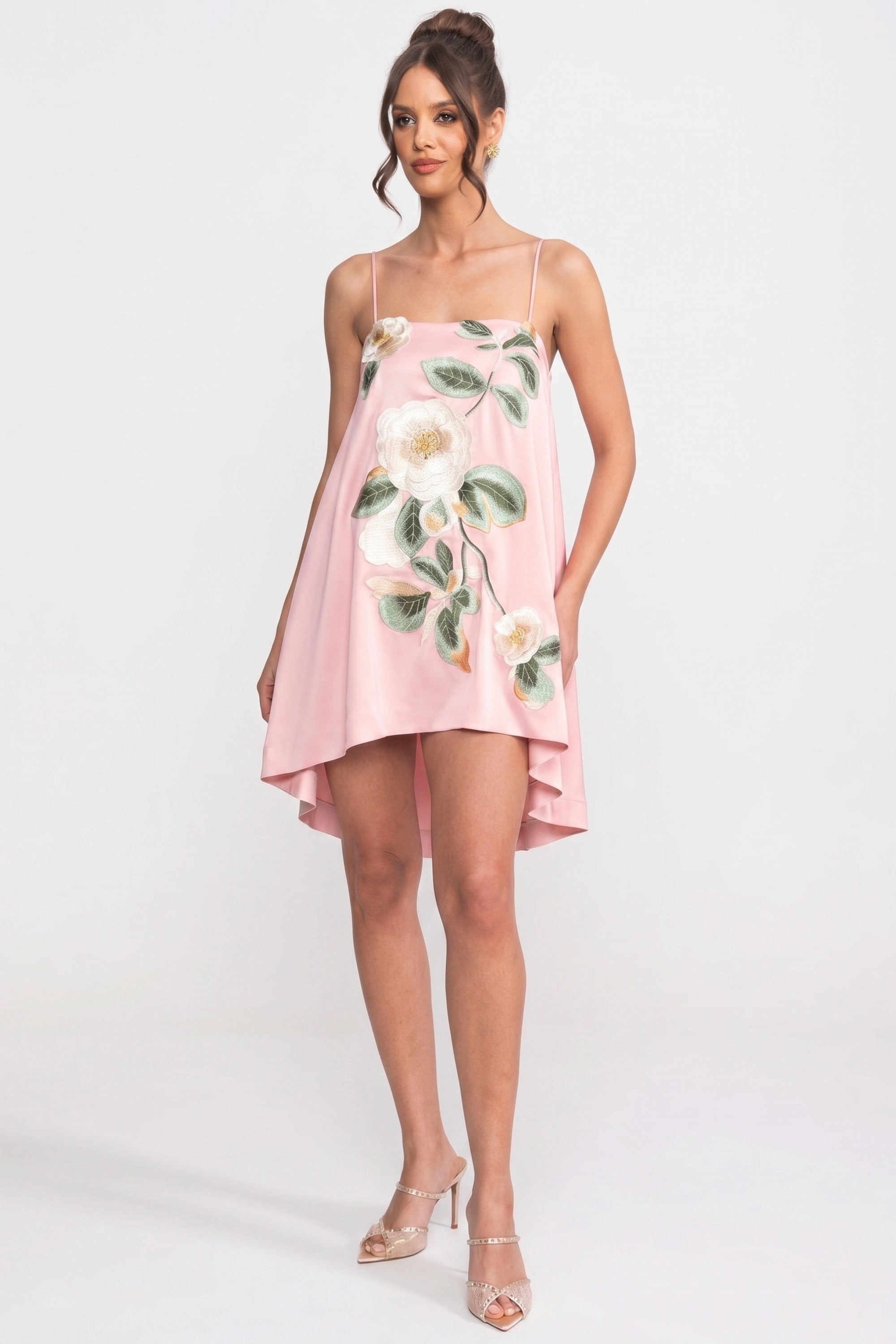 Robe mini à bretelles spaghetti avec appliqué floral 3D et jupe trapèze - Rose 