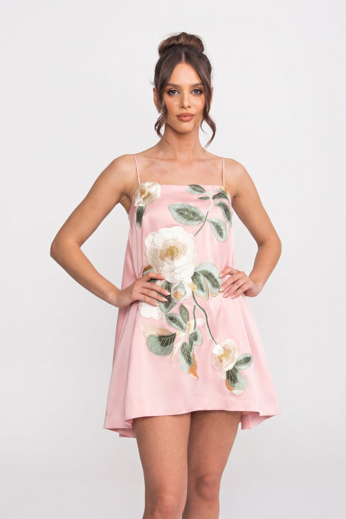 Robe mini à bretelles spaghetti avec appliqué floral 3D et jupe trapèze - Rose 