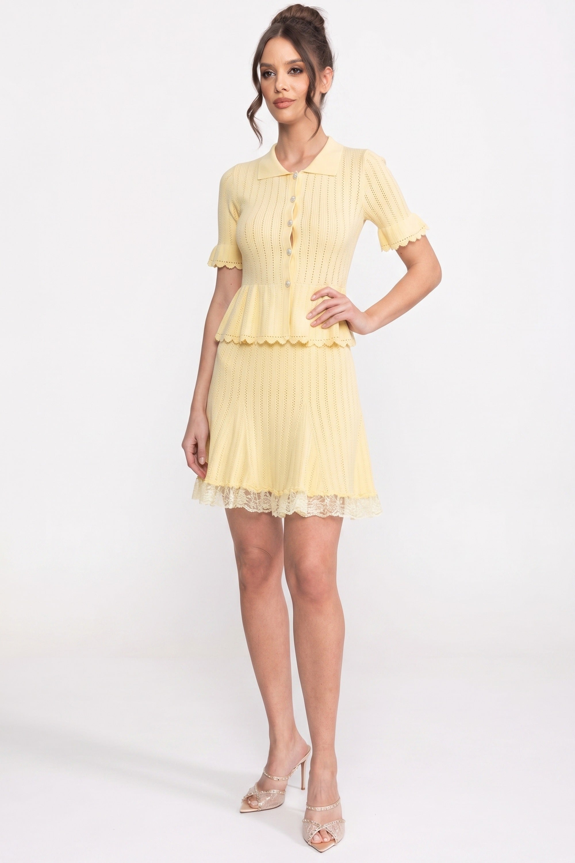 Robe mini en maille à basque avec col Peter Pan et ourlet en dentelle - Jaune 