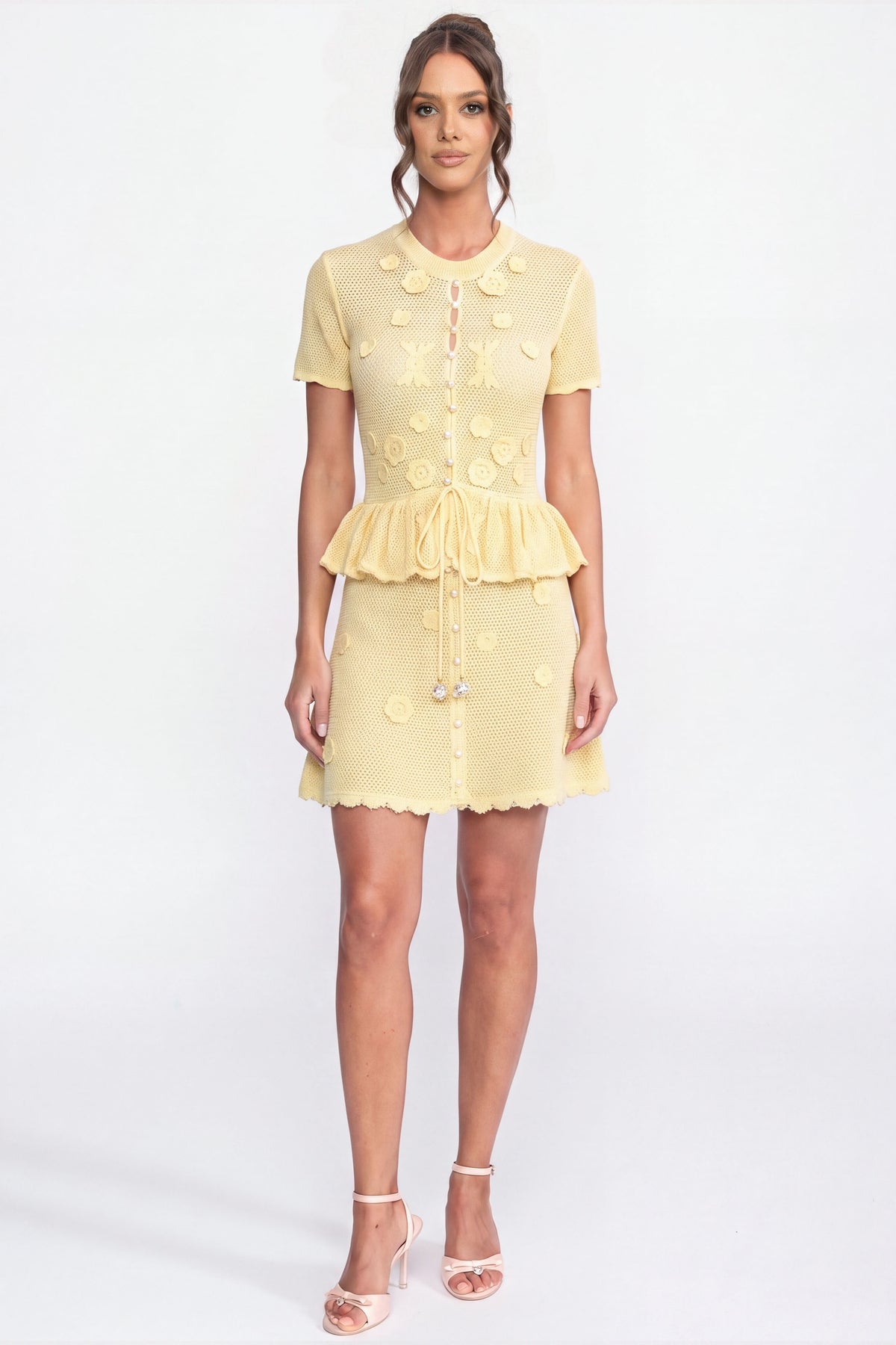 Robe mini peplum en crochet floral avec taille à cordon de serrage - Jaune 