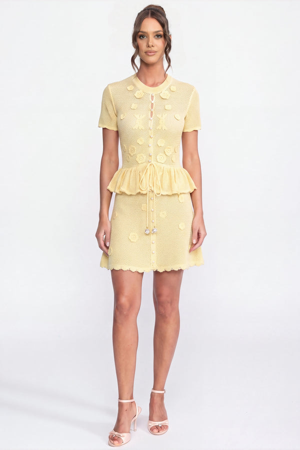 Robe mini peplum en crochet floral avec taille à cordon de serrage - Jaune 