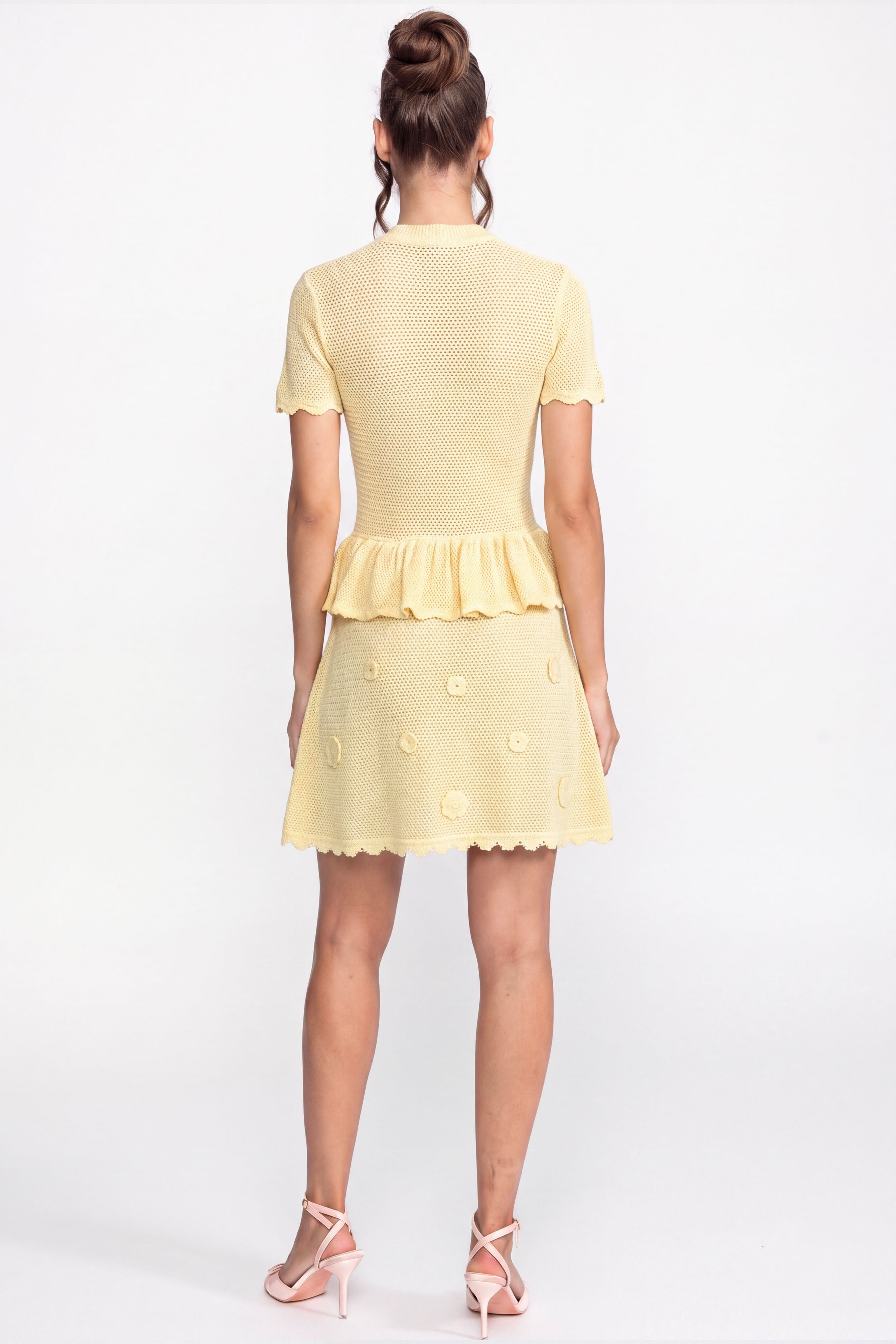 Robe mini peplum en crochet floral avec taille à cordon de serrage - Jaune 